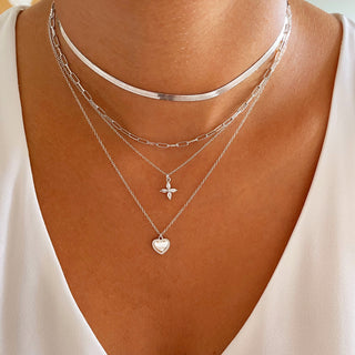 Moli White Silver Necklace
